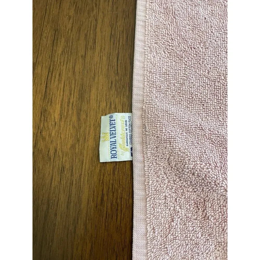 Vintage Retro:80sRoyal Velvet Vintage Pink Bath Mat Rug 34x22 USA